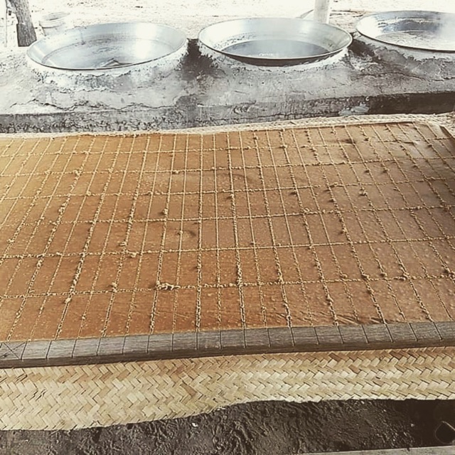 น้ำอ้อยแผ่น อ้อยแท้ๆ100% สูตรโบราณ หอม หวานธรรมชาติ ไม่ผสมสี บรรจุถุง1กิโลกรัม - รูปที่ 2