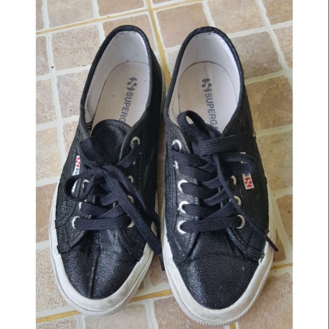 รองเท้าผ้าใบ superga