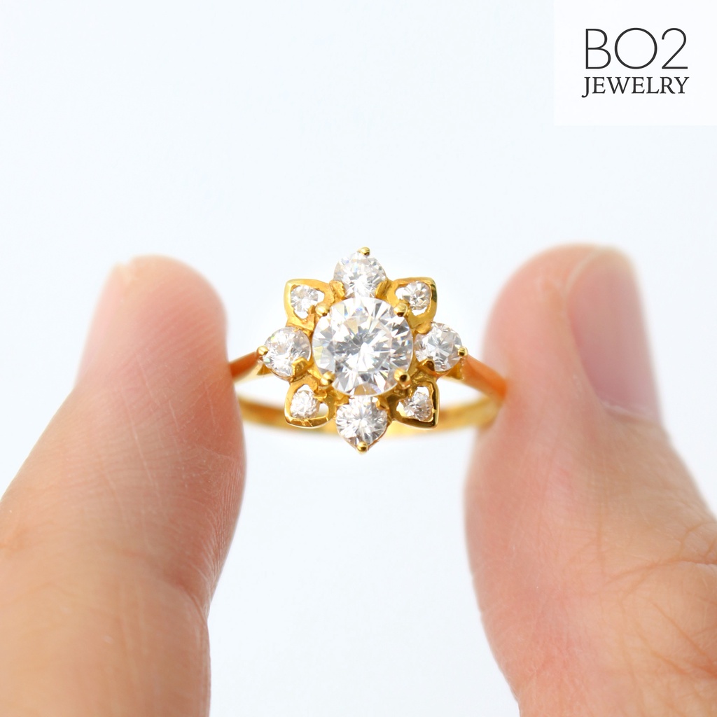 แหวนทองแท้ หลุดจำนำ size 54 แหวนพลอยขาวล้อมเกาะหนามเตยทรงดอกไม้ ขาอิตาลี ทองแท้ 18k