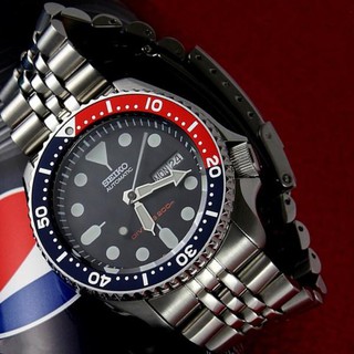 SEIKO Automatic Divers 200M Mens Watch รุ่น SKX009K2 นาฬิกาข้อมือผู้ชาย หน้าปัดสีน้ำเงิน/แดง สายแสตนเลส ***สินค้าพร้อม