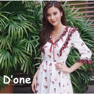 D’One : เดรสตัวสวย คอวีแขนสามส่วน เนื้อผ้าเป๊ะมาก ตัวเดรสปักลายดอกไม้สีสวยสดใส