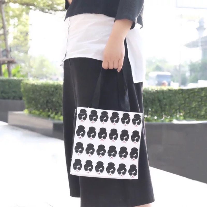 กระเป๋าผ้า Starbucks + Alice and Olivia