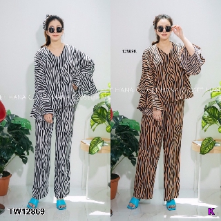 TwinsShopVip💗พร้อมส่ง TW12869 Set #สาวอวบ เสื้อปีกค้างคาว+กางเกงขายาว+โดนัทมัดผม ลายม้าลาย