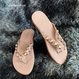 แบบใหม่พร้อมส่ง รองเท้าแตะแลลหูหนีบพื้นนุ่ม พื้นยางกันลื่น แต่งอะไหล่หินสีน่ารัก แบบใส่สบายๆ พร้อมส่งสีชมพู Size 36-40
