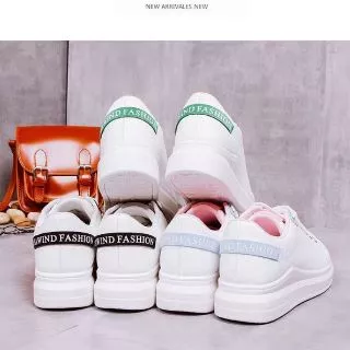 รองเท้าผ้าใบผู้หญิง ทรงแฟชั่น หนังนิ่ม เบา ใส่สบาย มี 3 สี H518