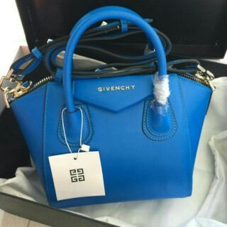 GIVENCHY