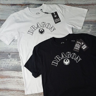 (รูปจริง 100%) เสื้อยืดลําลอง แขนสั้น พิมพ์ลาย DRAGON PLANET SURF ORIGINAL BM พรีเมี่ยม คุณภาพสูง สําหรับผู้ชาย ขายส่ง 1