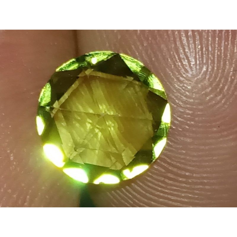 Natural Peridot พม่า 8x8x3.8mm 1.65 กะรัตเต็มตัด สะอาด เต็มคริสตัล NTE Rp. 54,000