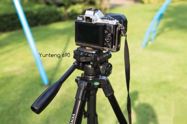 YUNTENG Original ชุด ขาตั้งกล้อง พร้อมรีโมทบลูทูธในตัว หัวต่อมือถือ รุ่น Yunteng VCT-690 (Black)