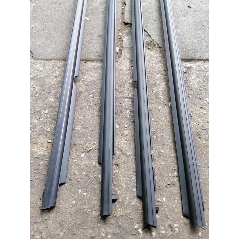 ยางรีดน้ำHonda HRV ปี2015-2020 ราคา 4 เส้น สีดำ คิ้วรีดน้ำนอกhrv