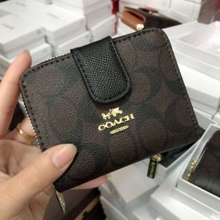 กระเป๋าตัง Coach