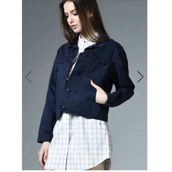 ของใหม่ ขายเท เลยค่ะ จะย้ายบ้านแล้ว เสื้อแจ็คเก็ตยีน MC แขนยาว ทรง slim ของแท้ 💯%