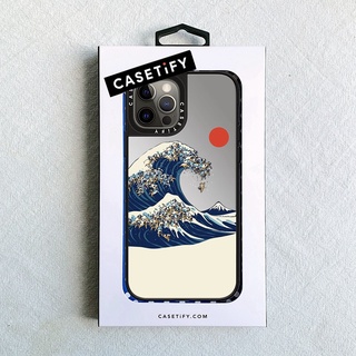 Casetify เคสโทรศัพท์มือถือ PC แข็ง ชุบกระจก ลาย The Great Wave of Pug สําหรับ iPhone 15 14 Plus 11 12 13 Pro 14Pro Max