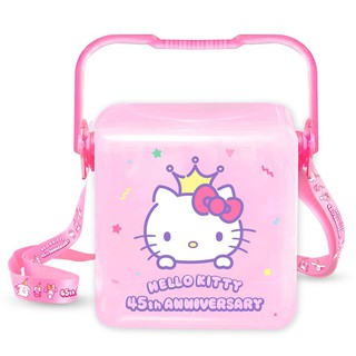 ถังใส่ของพร้อมฝาปิด Hello Kitty  รุ่นครบรอบ 45ปี มาพร้อมสายสะพาย งานของแท้ค่ะ รายละเอียดตามภาพ