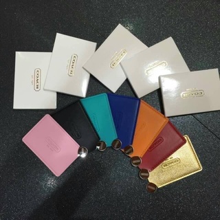 กระจกพกพา COACH สวยหรู บางพกง่ายมีซองหนัง