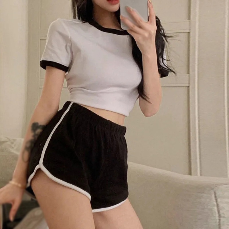 มาใหม่ เสื้อครอปท็อป แขนสั้น และกางเกงขาสั้น สองชิ้น สไตล์เกาหลี