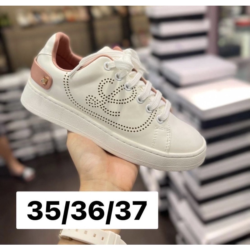 รองเท้าผ้าใบLynแท้สวยมาก