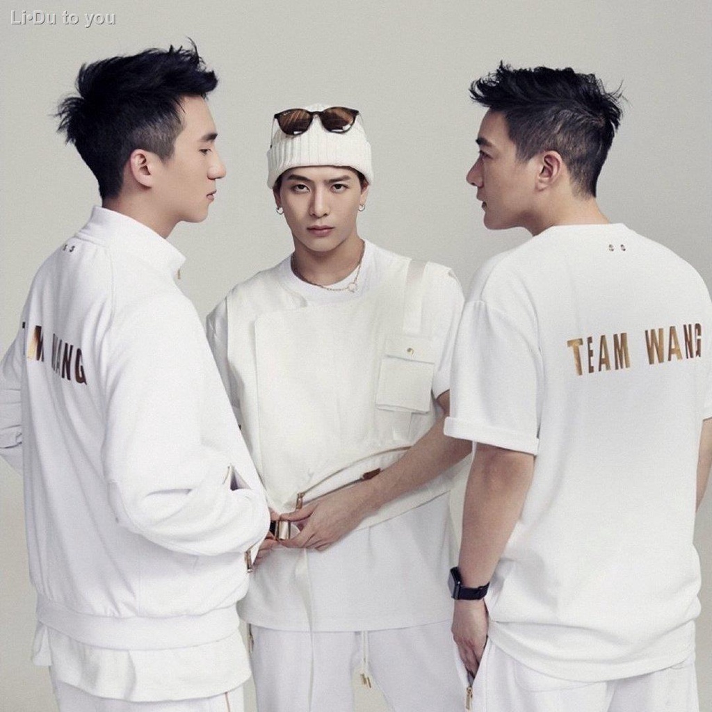 【TEAM WANG】【Wang Jiaer วรรคเดียวกัน】♠✴นี่คือ hip-hop Jackson Wang Yibo Wang Jiaer เดียวกัน TEAM WANG ผ้าฝ้ายแขนสั้นเสื้อ