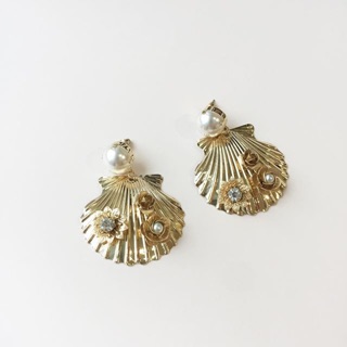 ตุ้มหูเมอร์เมด ตรงแป้นเป็นมุก Golden mermaid shell earrings