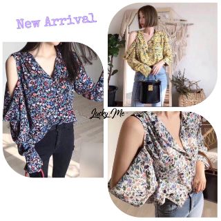 🍀1 Cut Out Shoulder Floral Printed Shirt🍀