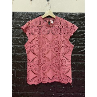 เสื้อลูกไม้ผู้หญิงสวยงาม