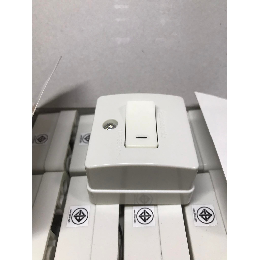 Panasonic สวิตส์ลอย ทรงสี่เหลี่ยม สีขาว WSG 3001 (10A 250V)