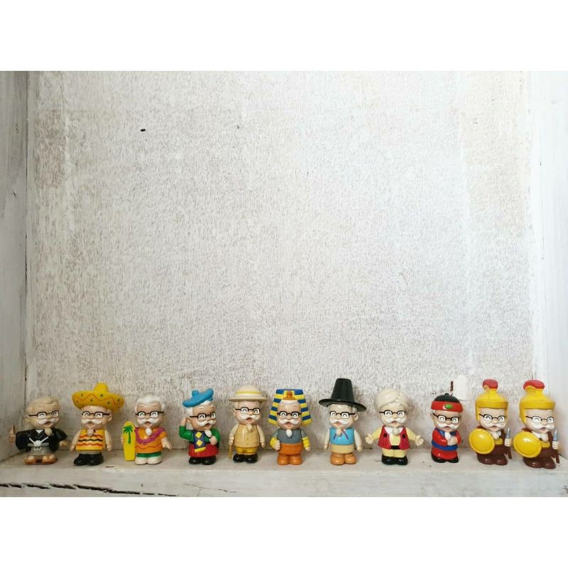 ตุ๊กตาผู้พันแซนเดอร์ KFC ตัวละ