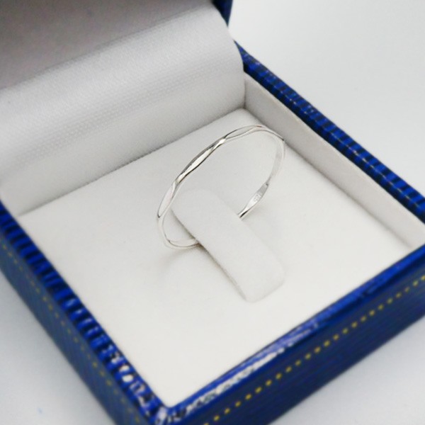 แหวนทุบลายยาว / แบบเกลี้ยง เรียบๆ เก๋ๆ มีสไตล์ ดีไซน์สวย น่ารัก แหวนเงินแท้92.5% : E-V-Ham1