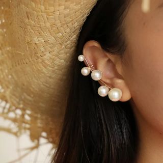 ต่างหูไข่มุก • Pearl Ear cuff