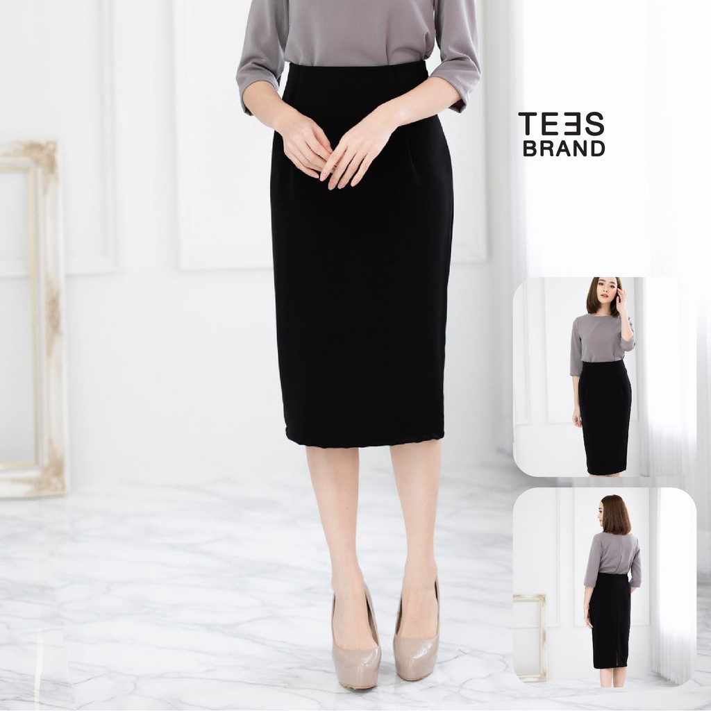 TEESBRAND T106 กระโปรงทำงานทรงสอบ สีดำ ผ้าฮานาโกะ