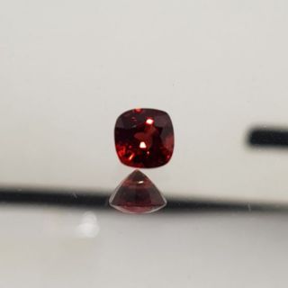 สปิเนล (Spinel 尖晶石 ) 0.70 กะรัต (Cts.克拉) แดง ดิบ Unheated