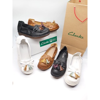 066 Clarks รองเท้าหนัง ส้นเตี้ย สลิปออน สําหรับผู้หญิง ใส่ทํางาน รองเท้าส้นเตี้ย ของแท้