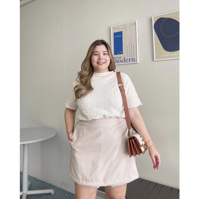 กระโปรงกางเกง สีครีม จาก @pleasedme_  เอว 34-44” สพ. 48-56” ยาว 18”