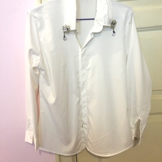 เสื้อเชิ้ตขาว Crystal on collar