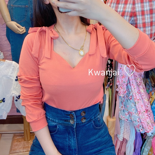 เสื้อยืดแขนยาว แต่งโบว์ที่ไหล่
