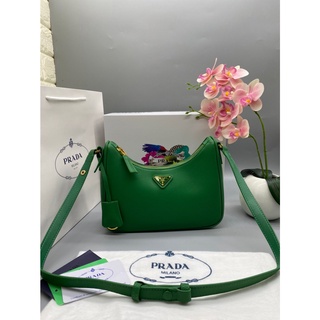 กระเป๋า prada   size 23 cm ออริหนังแท้สวยมาก