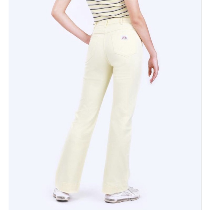 Wrangler​ กางเกงผู้หญิง​ เอวสูง ขาม้า สีเหลือง​