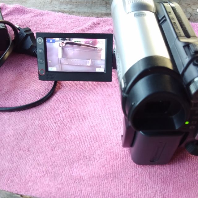 กล้องถ่ายวิดีโอ sony มือสอง ถ่ายรูปได้ มีสายชาร์จ แบตเตอรี่ ถ่ายบันทึกลงเมมโมรี่การ์ดกับแผ่นDVD