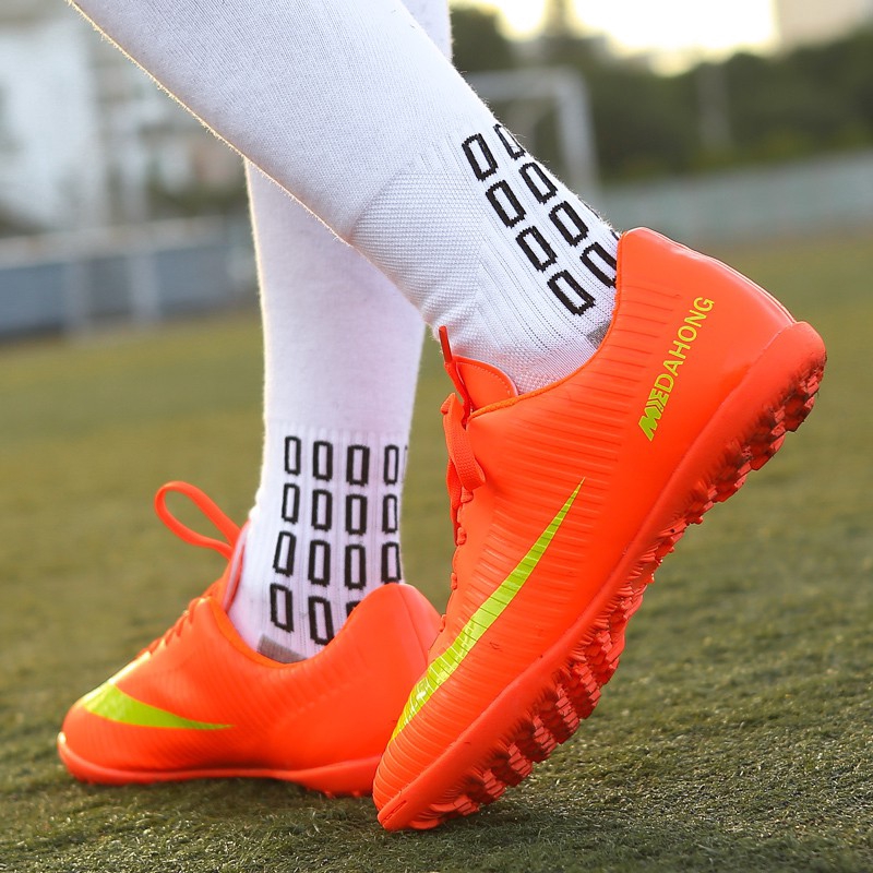 Futsal shoes รองเท้าผ้าใบฟุตซอล รองเท้าฟุตบอล 100 ปุ่มอดิดาส