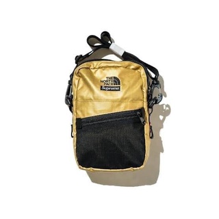 SALE กระเป๋า The North Face Metallic Shoulder Bag สินค้าพร้อมส่งค่ะ ขนาด 5.5x8 นิ้วค่ะ ถ่ายสดจากสินค้าจริง100%