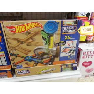 Hotwheels track builder stunt kit