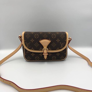 louis vuitton solonge size20cm