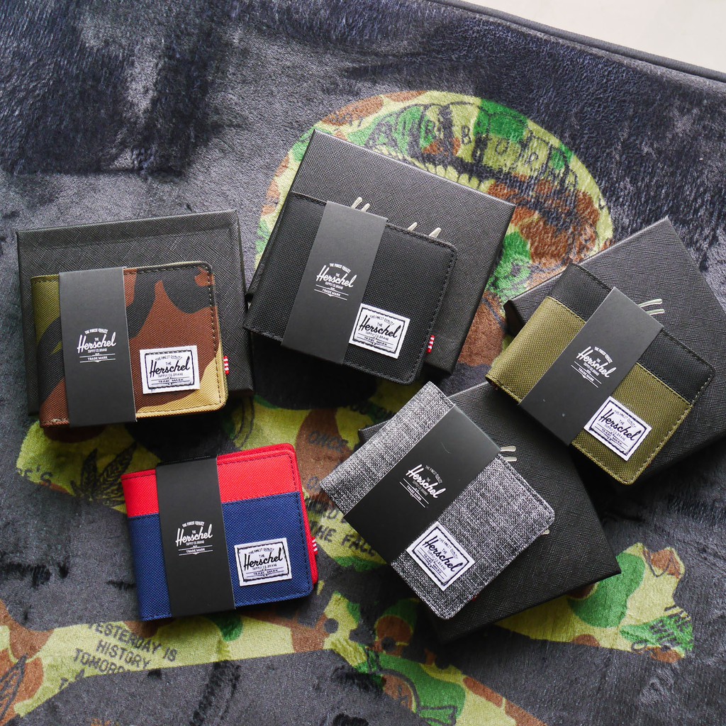 Herschel กระเป๋า2พับ+กล่อง+การ์ด+ช่องใส่เหรียญ รุ่นยอดนิยม มีหลายสีมากๆ