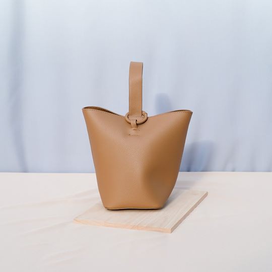 Whyte Sunday กระเป๋า รุ่น Sunday Bucket สี MOCHA