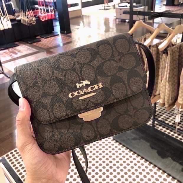 แท้ พร้อมส่ง COACH C5592 MINI BRYNN CROSSBODY IN SIGNATURE CANVAS