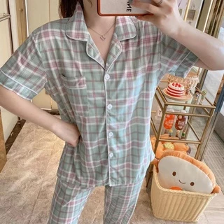 พร้อมส่ง:ชุดนอนผ้าคอตตอนลายสก๊อตแขนสั้นขายาว ชุดนอนเสื้อแขนสั้น มี กระดุม คอปก และกางเกงขายาว ลายสก๊อต สีน่ารักสดใส