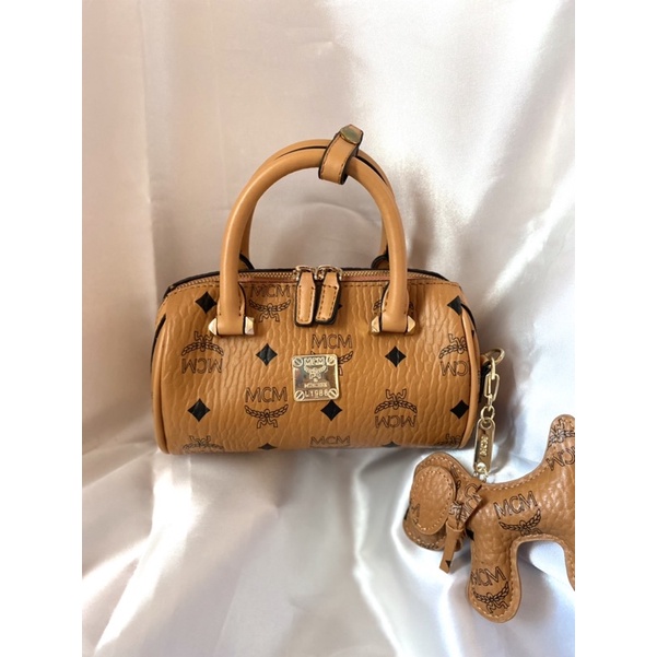 MCM mini กระเป๋าหนัง 💯 mcm หมอนมินิ
