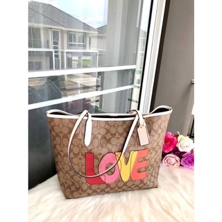 (ผ่อน0%) กระเป๋าสะพาย CITY TOTE IN SIGNATURE CANVAS WITH LOVE PRINT (COACH C2810) ลายซี สีน้ำตาล พิมพ์ลาย LOVE