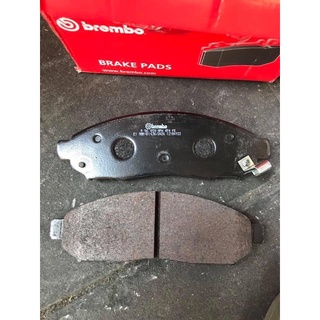 ผ้าเบรคหน้าBrembo  black mitsubishi triton 2008-2021 pajerosports 2008-2014 brembo black