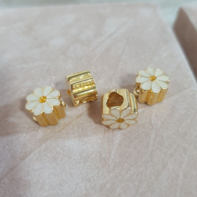 พร้อมส่ง Ownory white daisy charm